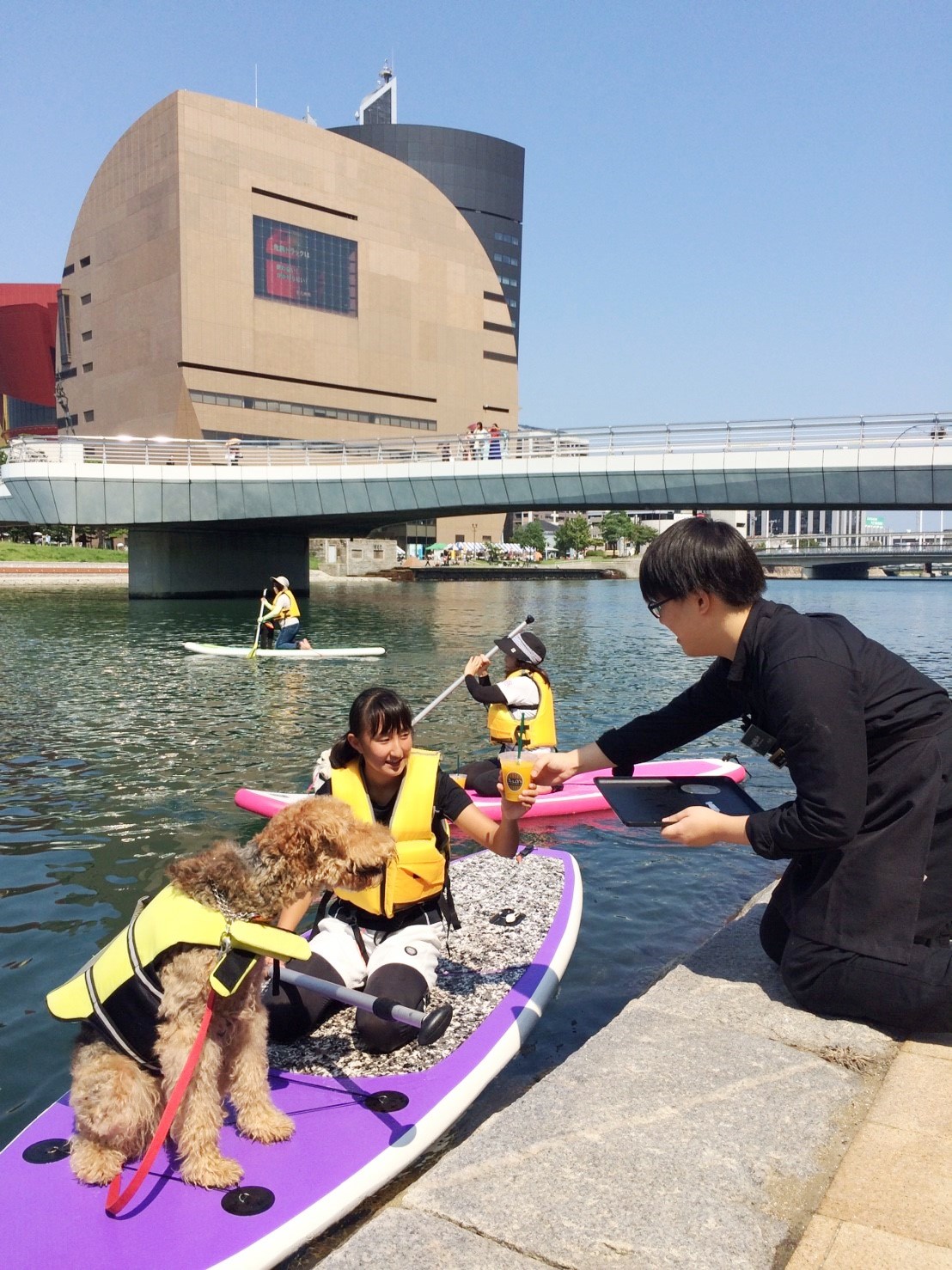 水上でタリーズさんのドリンクをどうぞ