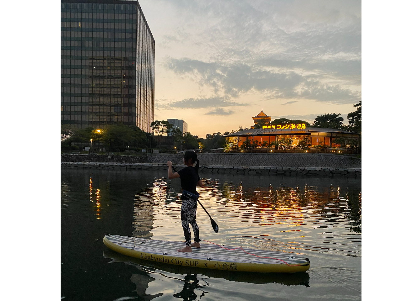 アーバンナイトSUP】照明を付けたサップで、夕暮れから出発 静かな夜の