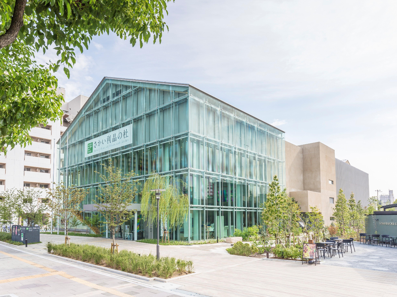 体験場所「西尾茗香園」は堺の歴史地区中心部に位置し、周辺には堺の歴史について見学・体験できる「さかい利晶の杜」など観光スポットや寺社仏閣などが点在。