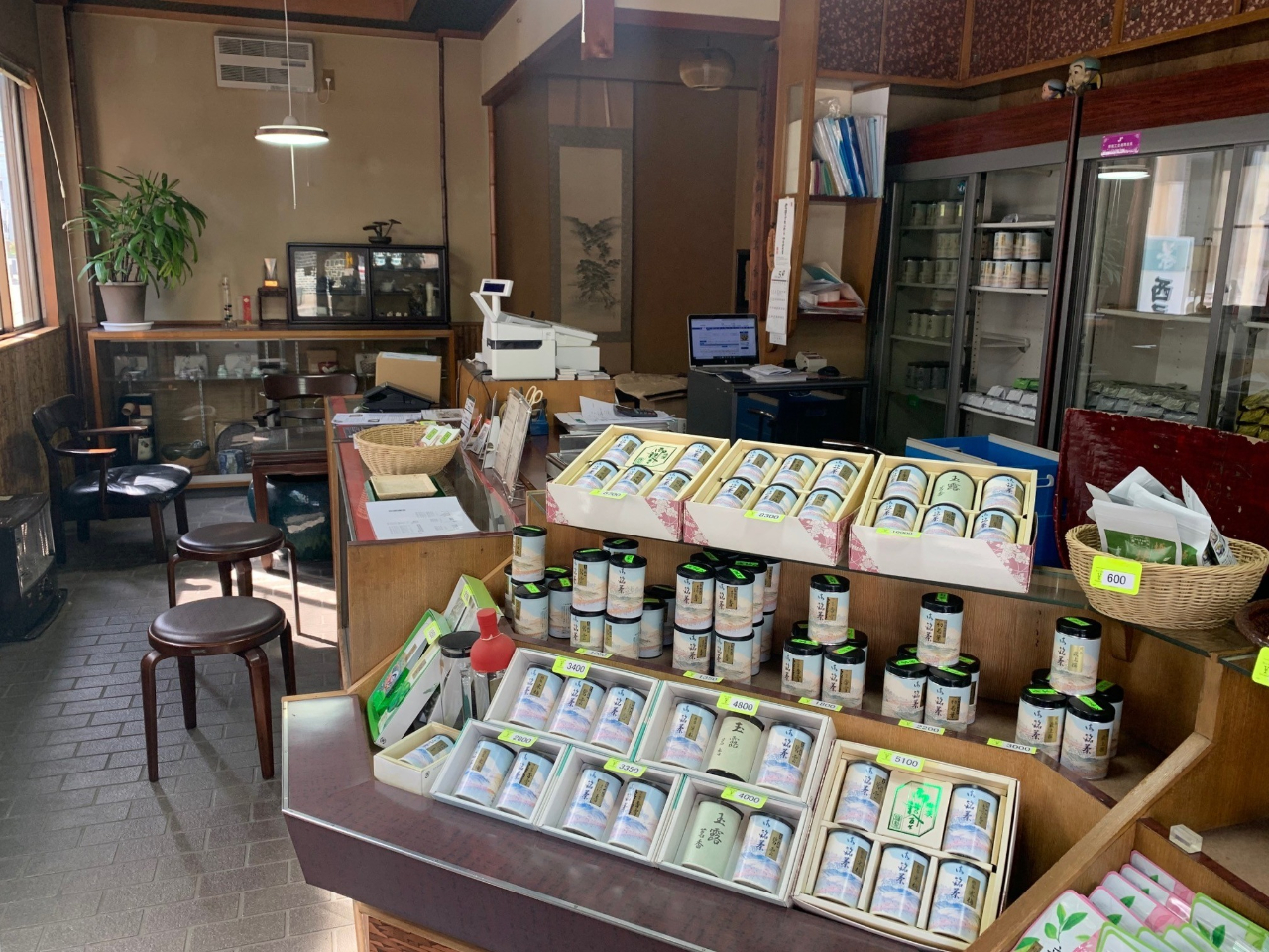 店内には茶葉だけでなくチョコやジャムなどお茶を使った商品もあり、お土産にもピッタリ♪