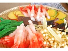 このままでも美味しそうな具材に衣をつけていきます♪