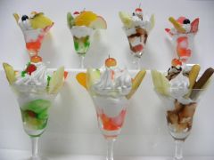 食品サンプルの王道であるパフェをおつくりいただけます♪