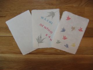 手漉き和紙体験で作れるオリジナルハガキです。季節の草花などを入れることが出来ます。