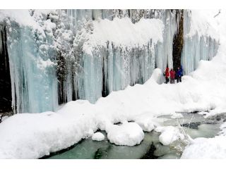 真冬に突如現れる大氷柱