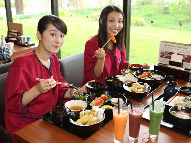 1Fにレストラン「kikyo」でお食事もお召し上がり頂けます♪和洋おいしいメニューをお届けします。身体の内側から美しさ・健康をサポートいたします。