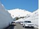 十和田湖までの道。 5月いっぱいは八甲田山は雪の回廊です。