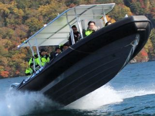 キャプテンによるサービス。 ※キャプテンのコントロールで波が無くてもジャンプできます。