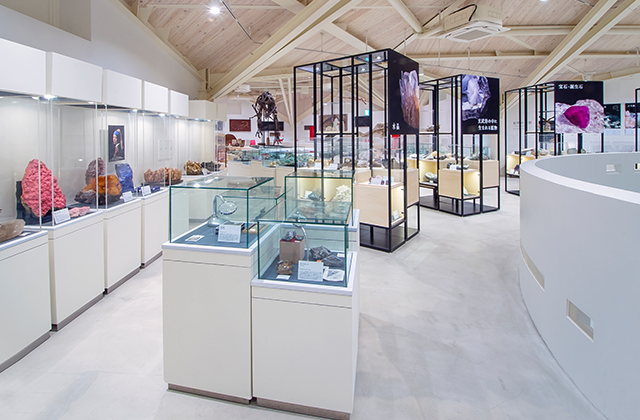 見たことない石が盛りだくさん! 2F「鉱物・宝石」コーナー