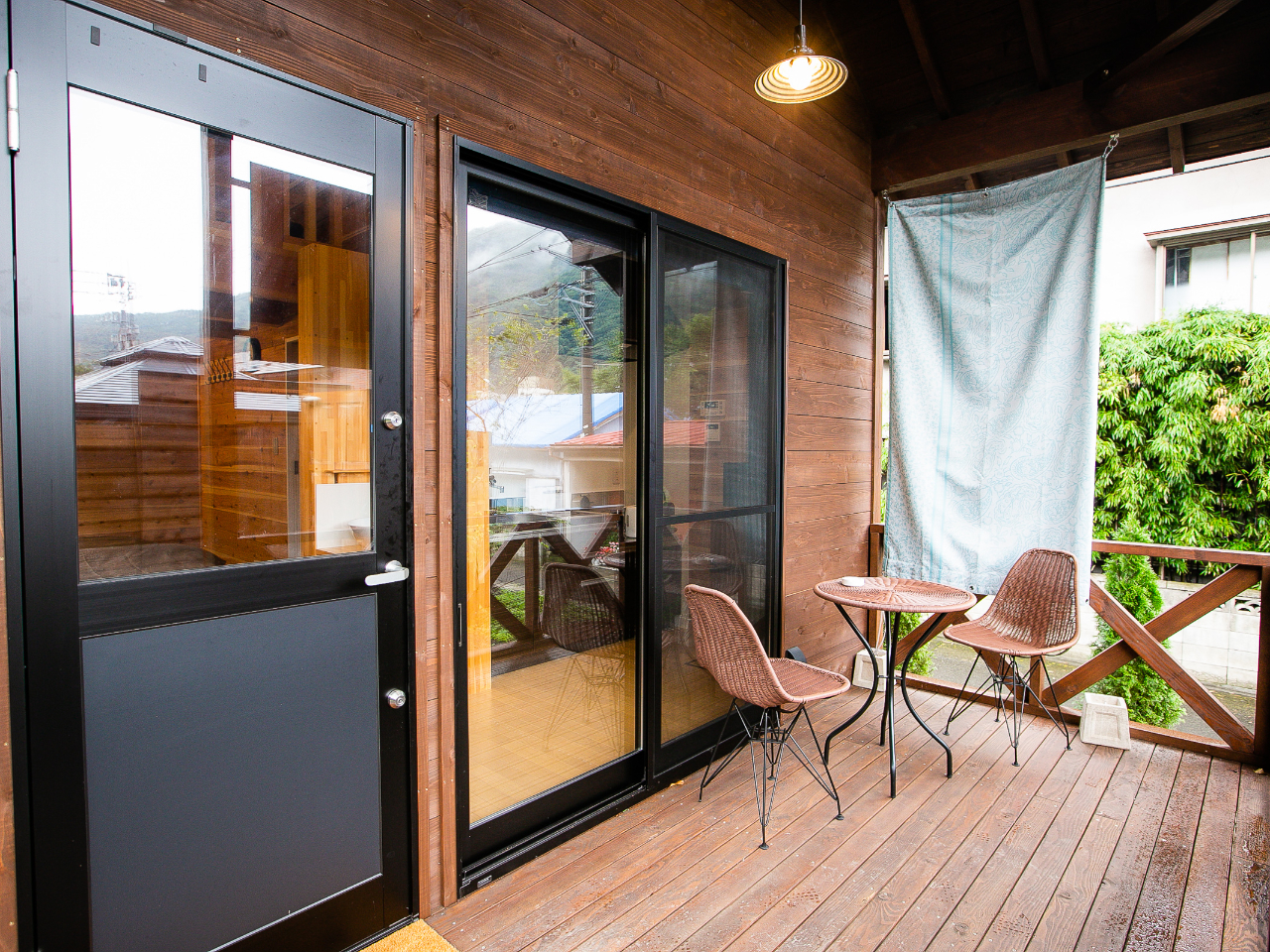 コテージ デッキ部分 喫煙される方は、屋外でお願い致します。