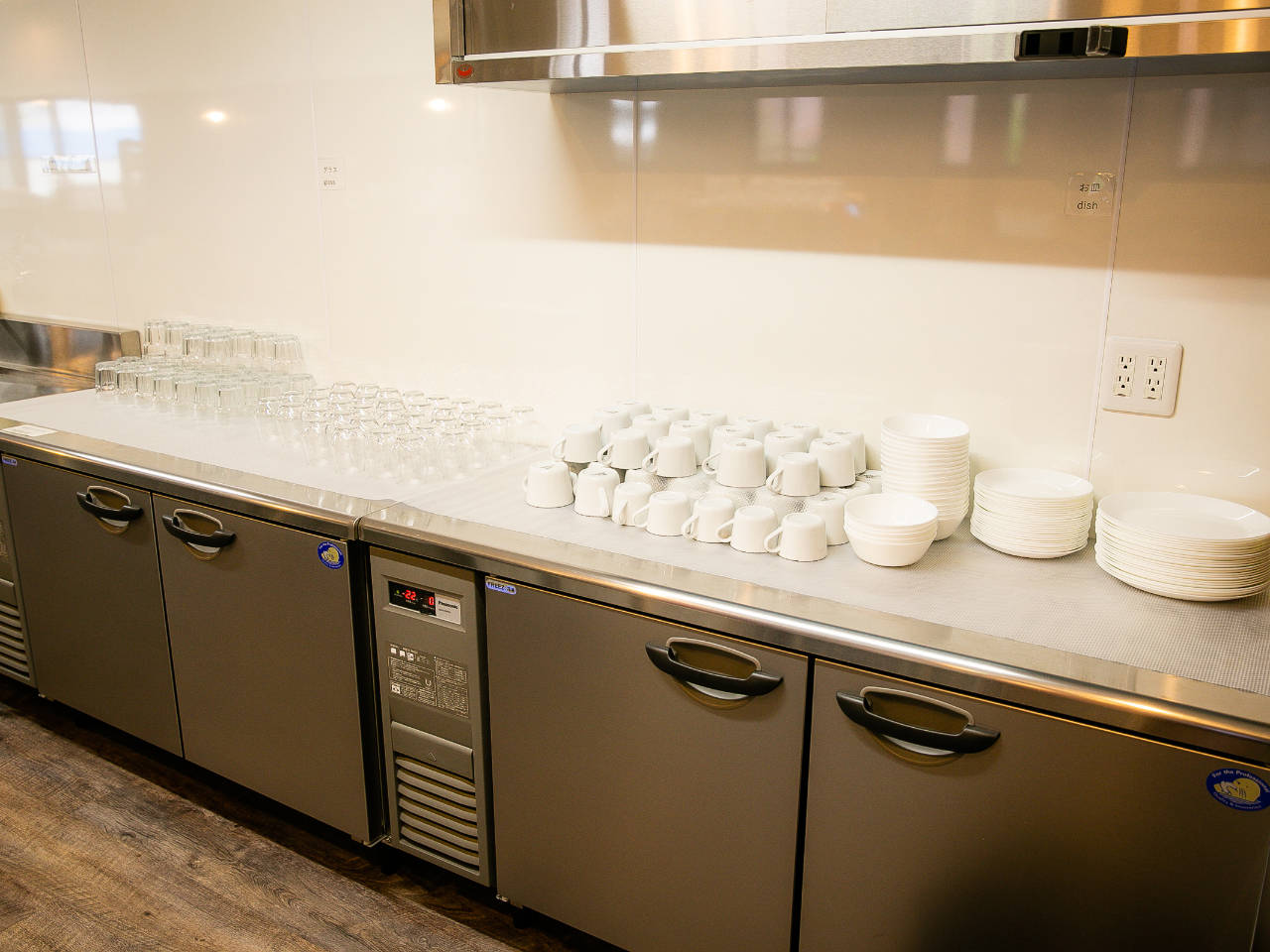 食器・調理器具等ありますので、ご自由にお使いください。
