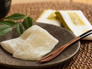 福井県産のもち米で作ったやわらかな羽二重餅