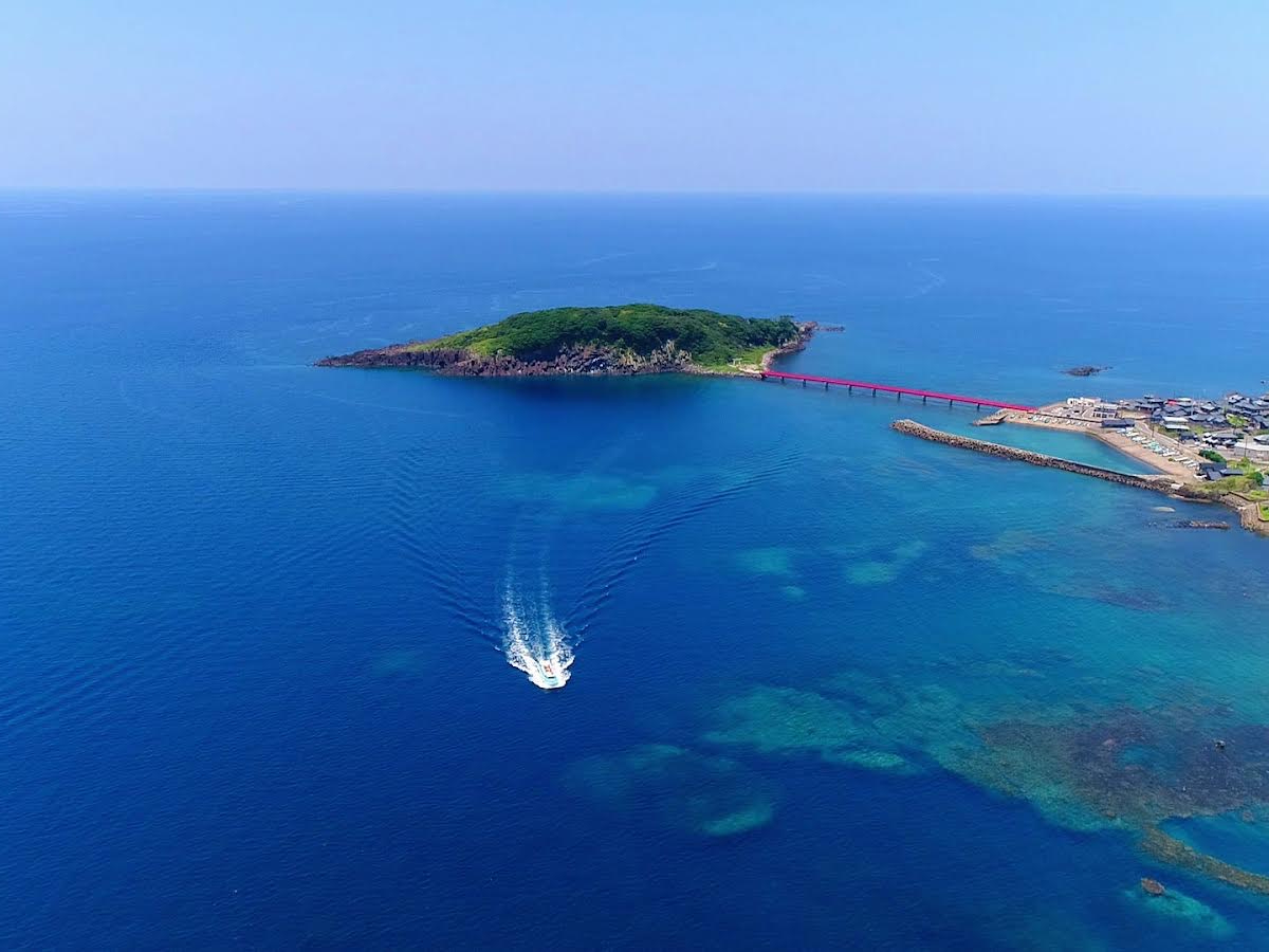 �Y���ւ̔�s�r���̉f���ł��B