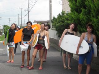 一宮海岸 サーフィンスクール ガールズサーファーに人気の女性のコーチが丁寧に指導 嬉しいレンタルコミコミ プロサーファー 一ノ瀬さゆり サーフィンスクール じゃらん遊び体験 一宮海岸 サーフィンスクール ガールズサーファーに人気の女性のコーチが丁寧に指導 嬉しいレンタルコミコミ プロサーファー 一ノ瀬さゆり サーフィンスクール じゃらん遊び体験