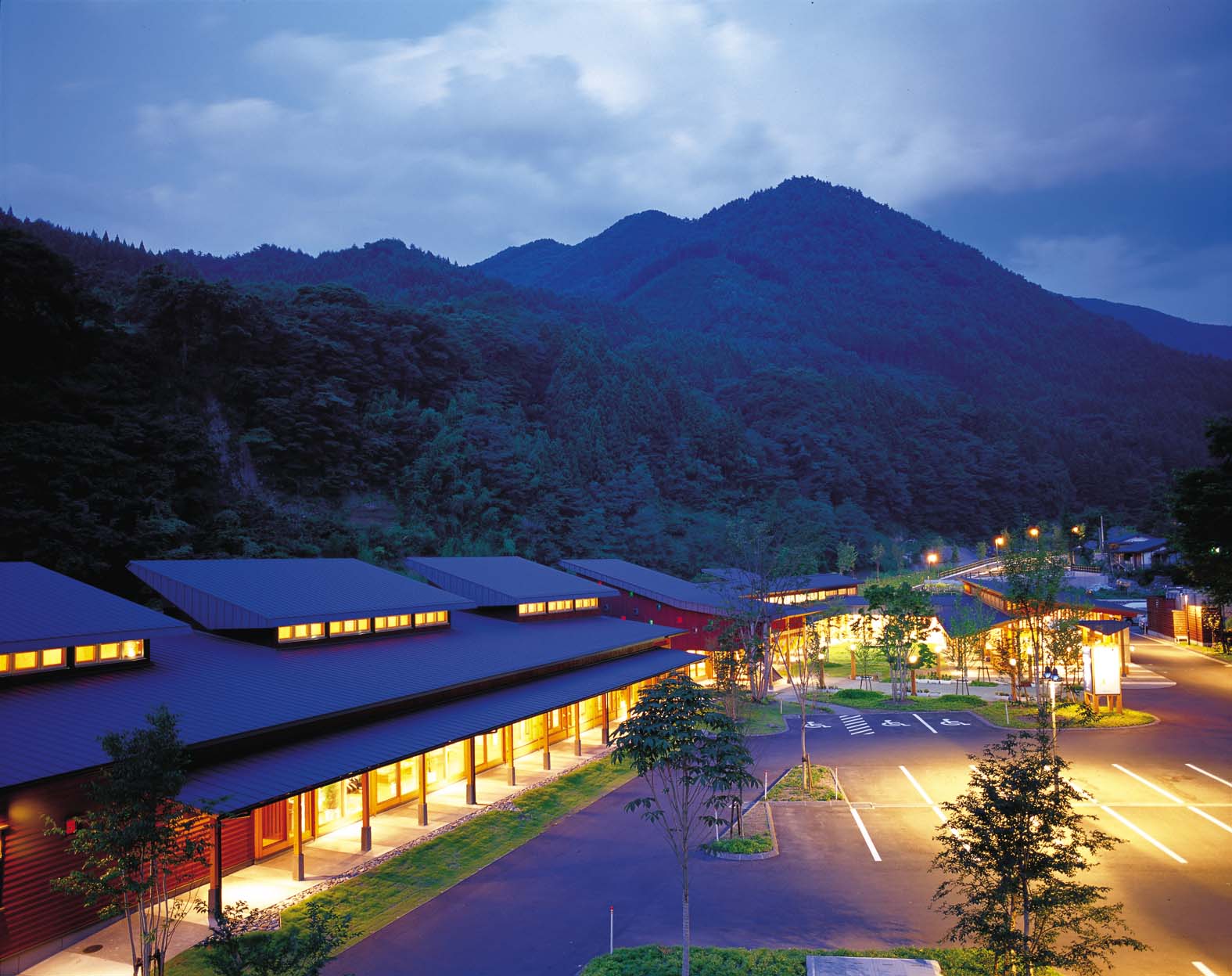 佐野市駅周辺の日帰り温泉