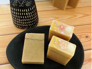 黒蜜きなこ石けん。和スイーツが好きな方に楽しんでもらえる石けん。保湿感たっぷり!