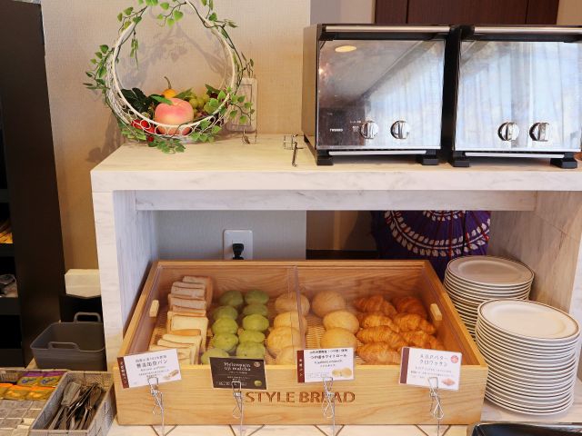 パン派の人もご安心を通常4種類ほどご提供しております