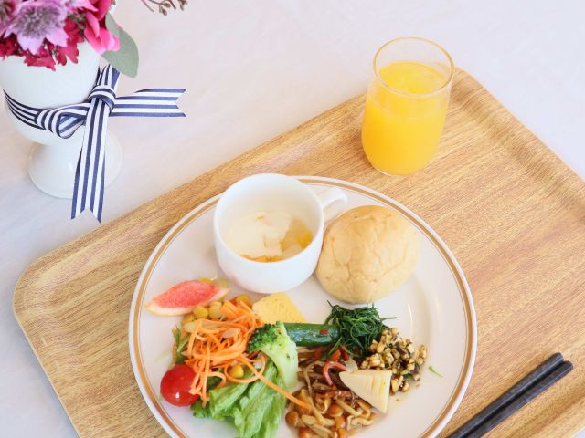 お好きなお料理をお好きな分だけお取りください