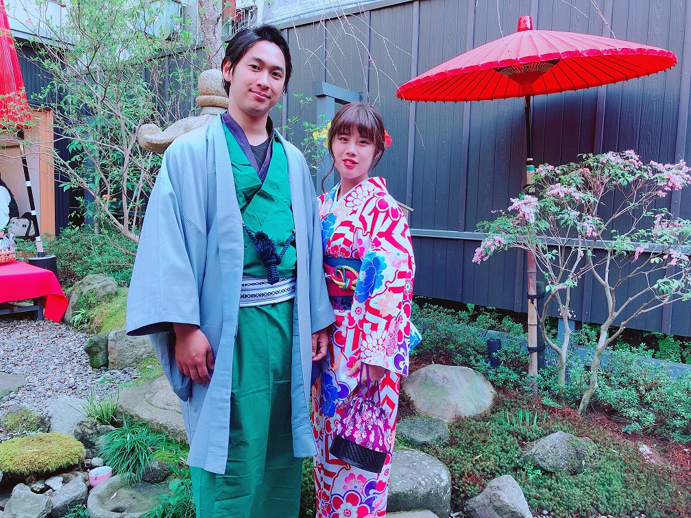 カップルで歩くのも素敵ですネ〜