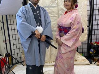 柄物の着物と羽織付きです。色は色々あります。女性はスタンダード着物 沢山有ります。