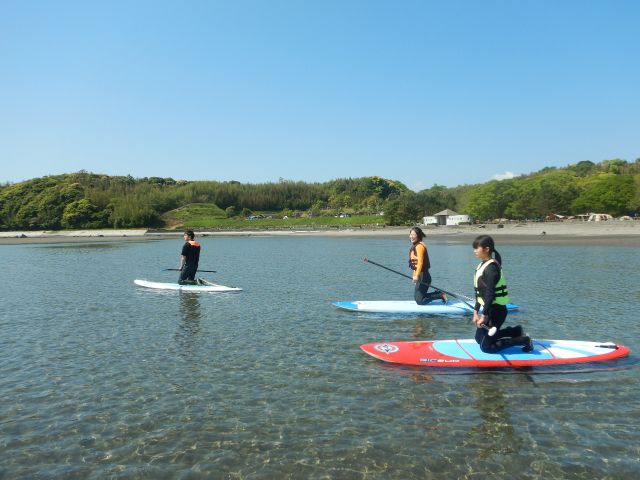 海に入って、乗る練習