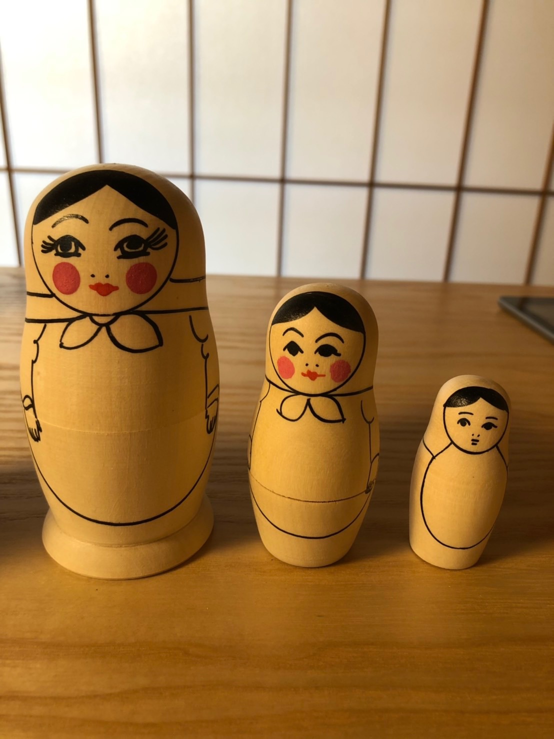 白木ベースのマトリョーシカに色つけをしてオンリーワンを作ってみましょう!
