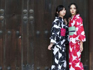 大阪梅田の徒歩圏内にあるダリは浴衣250枚以上の品揃えでお洒落な浴衣に可愛いヘアメイク、撮影までトータルで安心してご利用頂けます。