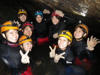 ケイビングとシャワークライミング(キャニオニング)を融合した新感覚アクティビティ