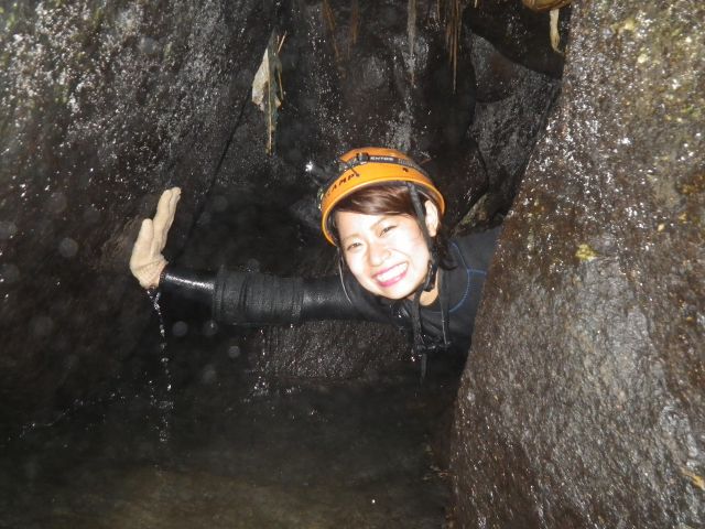 狭い、狭い、トンネル潜りが楽しみの一つです