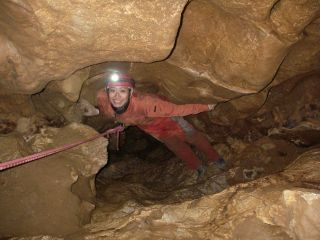 地球の最後に残された秘境を目指してケイビング体験
