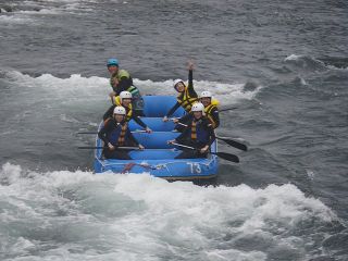 長良川ラフティングで仲間と一緒に急流チャレンジ!