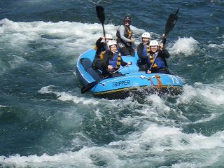 長良川の急流に仲間と一緒にチャレンジだ!