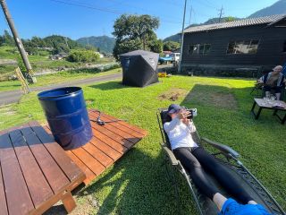 ラフティングツアーの後のテントサウナは格別です!川にも近いので天然の水風呂も可能。プライベートサウナで仲間とトトノイの世界で時間を過ごそう!