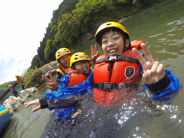 長良川ラフティングRAT:【早期予約で超お得】先着8名様【午前or午後半日ラフティング】施設充実で、女性やファミリーにも安心して体験して頂けます☆ブーツ無料レンタル☆7日前予約特典