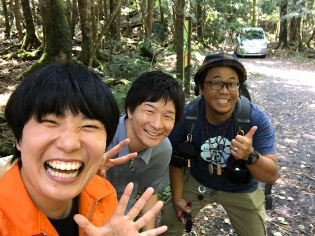ツアー終りはみんなこの表情!!愉快なガイドが皆さんのお越しをお待ちしております。