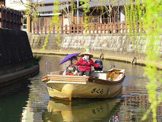 観光遊覧船(別途料金)も気軽に着物でたのしめます。