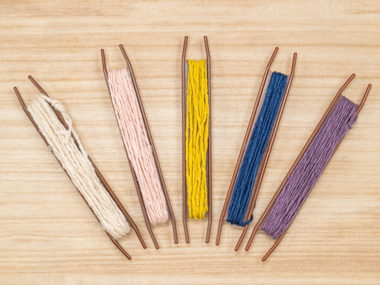 【素材】お好きな柄と色を選んでいただけます。(写真は極太綿糸)