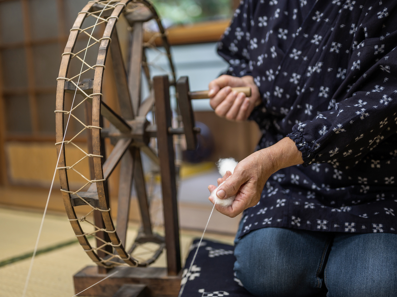 糸つむぎも体験していただけます。