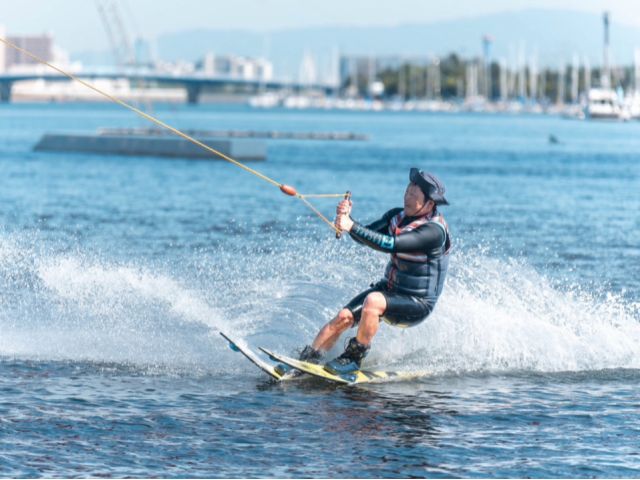 水上スキーのレンタルもあります