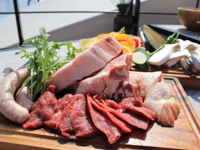 コーラルキッチンより豪華食材をオーダーすることも可能です。 追加料金:1人前5000円