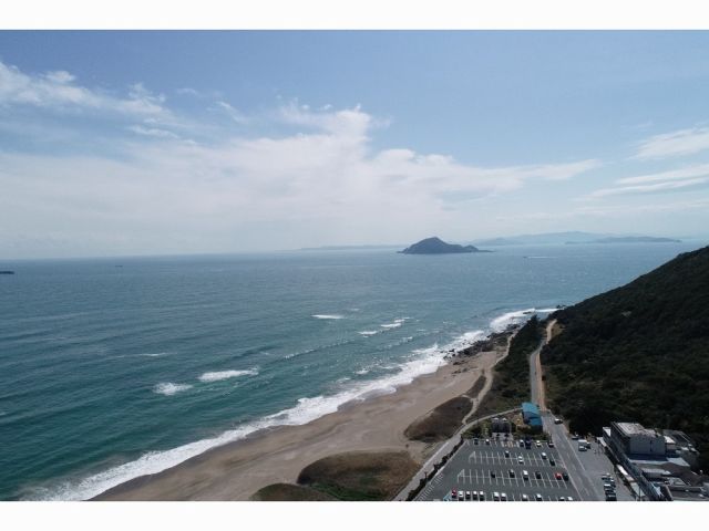 恋路ヶ浜まで徒歩5分。食後の散策をお楽しみください