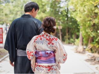 お祭りや花火大会などや大阪万博などにカップルで浴衣でおでかけしませんか?