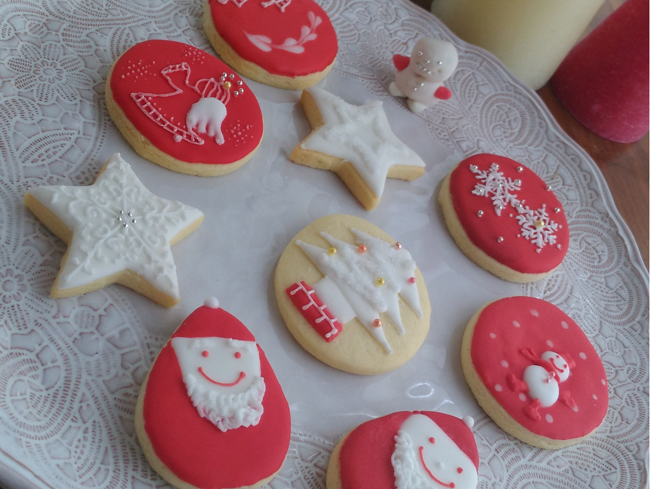 クリスマスをモチーフにしたアイシングクッキーです。