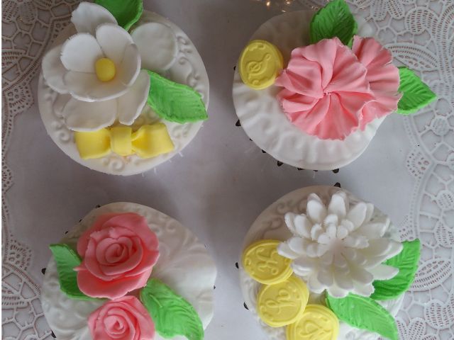 フラワーカップケーキ作り体験 女性におすすめ マシュマロフォンダンでデコレーション 焼菓子 アイシングクッキー教室 Maaru じゃらん遊び体験 フラワーカップケーキ作り体験 女性におすすめ マシュマロフォンダンでデコレーション 焼菓子 アイシングクッキー教室 Maaru じゃらん遊び体験