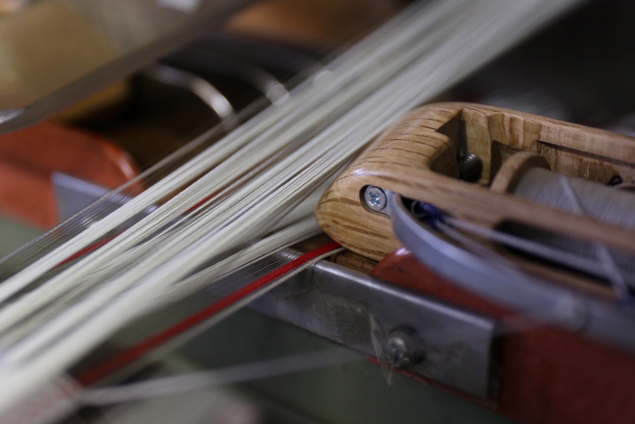 D̓^eƃRŐDĂ܂I͏㉺ɊJ^e̊ԂRʂlqłIHł育܂B