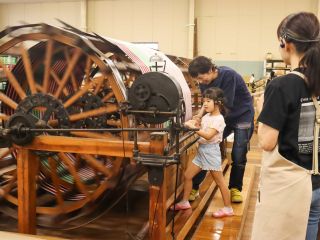 職人技を体験!エイトリボンだけ!?の経験。整経機(せいけいき)を動かしてみませんか?(数名の方に体験いただきます)