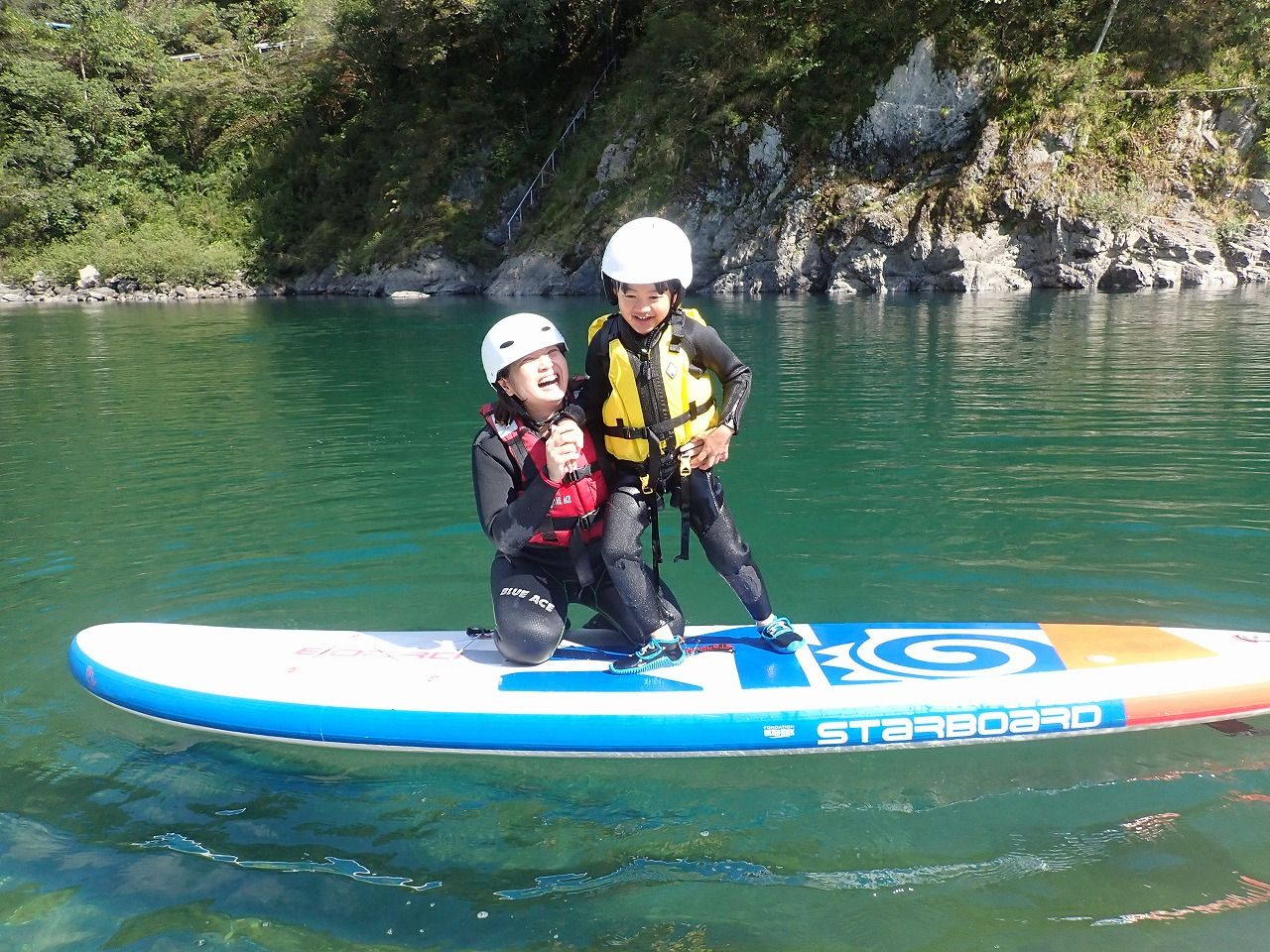 落ちるかな、落ちないかな?水上での遊びは体感しないとわからない魅力がたくさんあります!