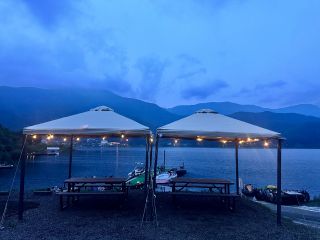 静かな湖畔で綺麗な湖を見ながらのBBQは最高です!