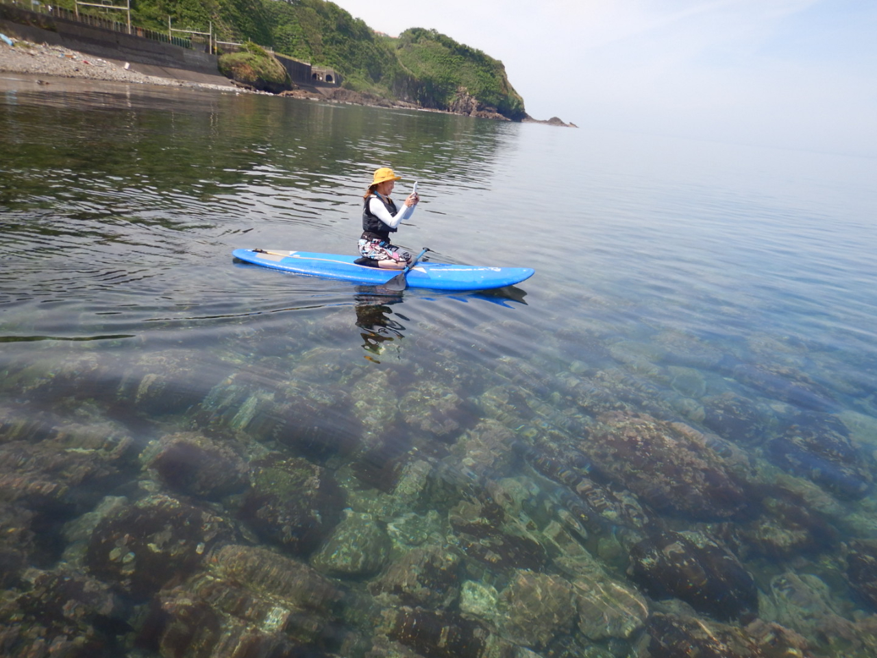 【新潟県・柏崎市・青海川海岸】 ちょっとこぎ出れば感じられる非日常感!!サイコー...
