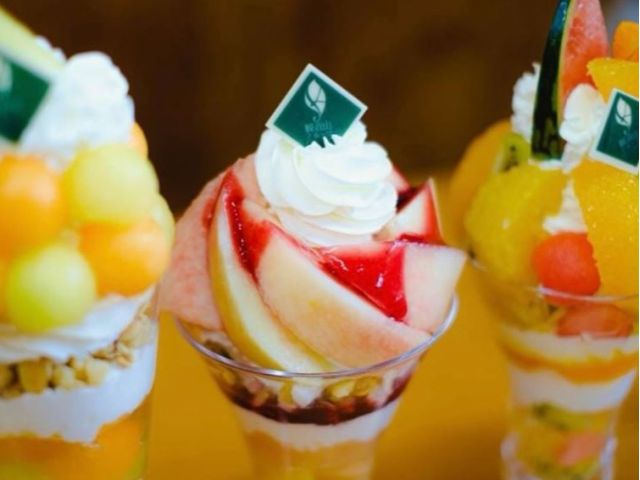 みかん以外の旬なフルーツを使用したパフェも多数ご用意しております!!みかん狩りシーズン外にもぜひお越しくださいね♪