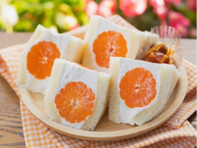 季節限定でフルーツサンドもお召し上がりいただけます♪お持ち帰りも可能ですのでお土産にもピッタリ☆彡